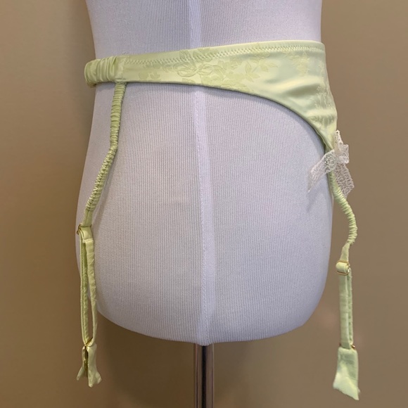 VS Vintage Floral Designer Bow Garter Belt - Picture 7 of 10